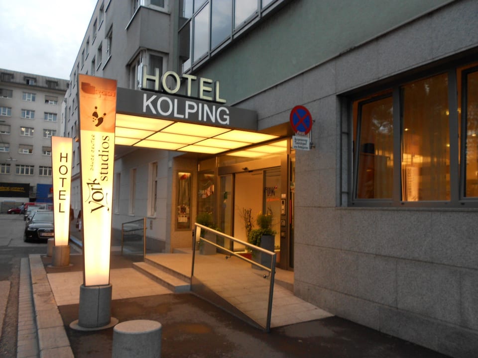 Eingang Stadtoase Kolping Hotel