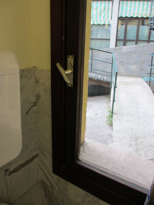 Fenster im Bad Centro Vacanze La Limonaia