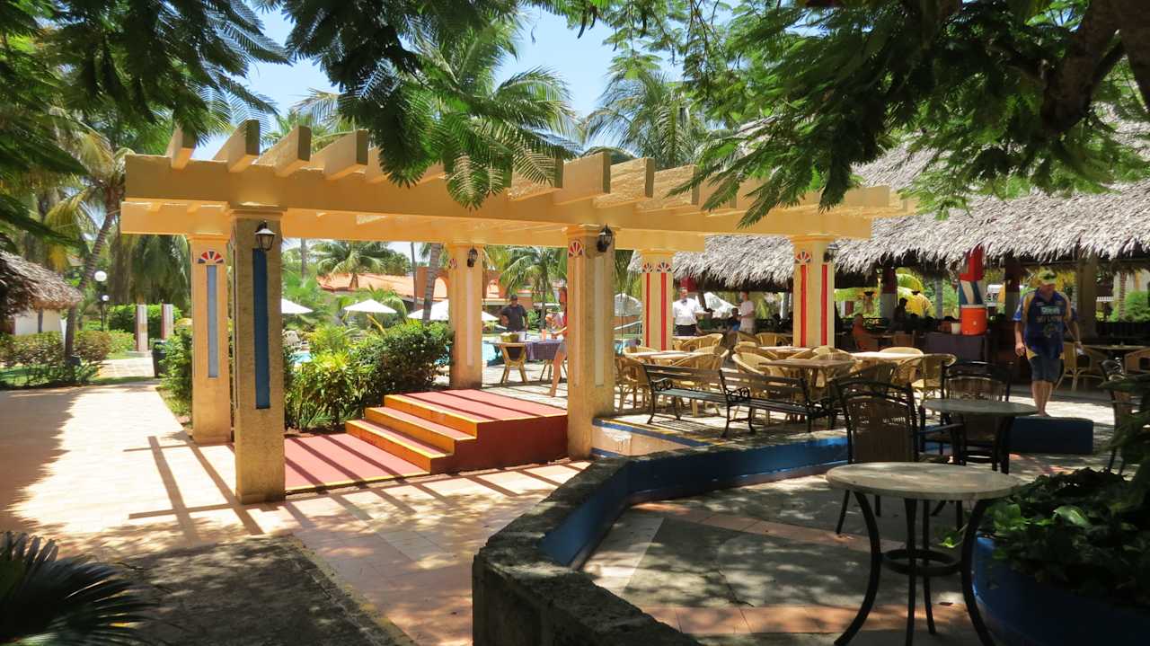 Outside dinig Hotel Roc Barlovento