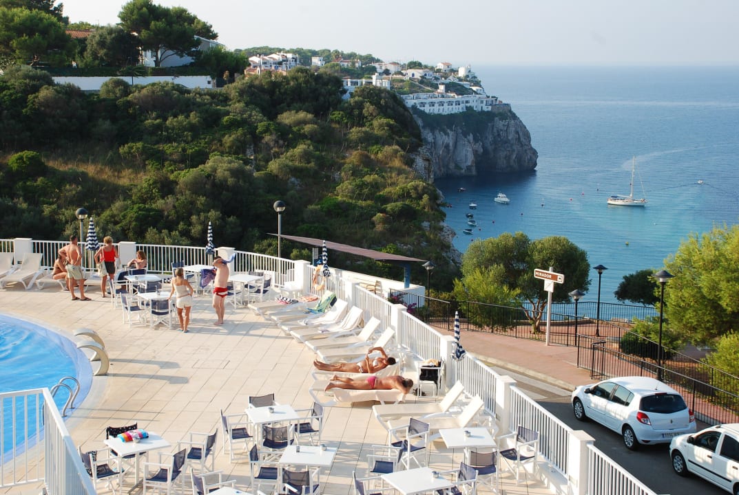 Taras przy basenie Hotel Playa Azul