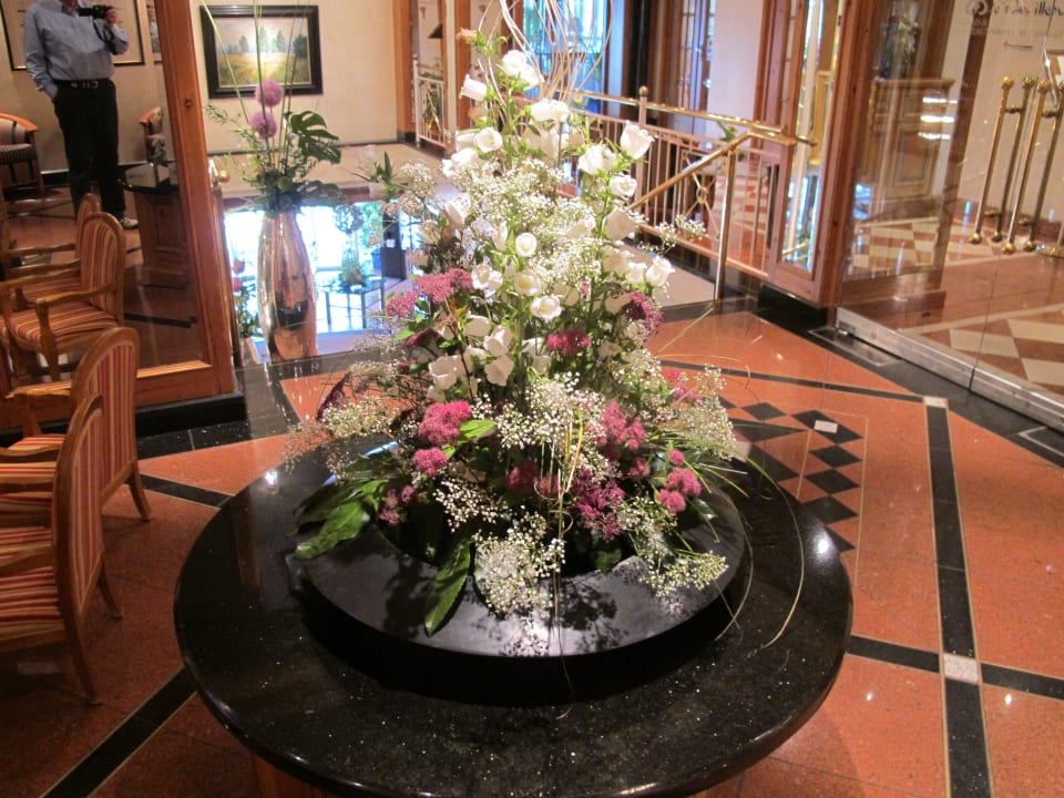 Prächtiges Blumenarrangement Schwarzwald Resort Dollenberg