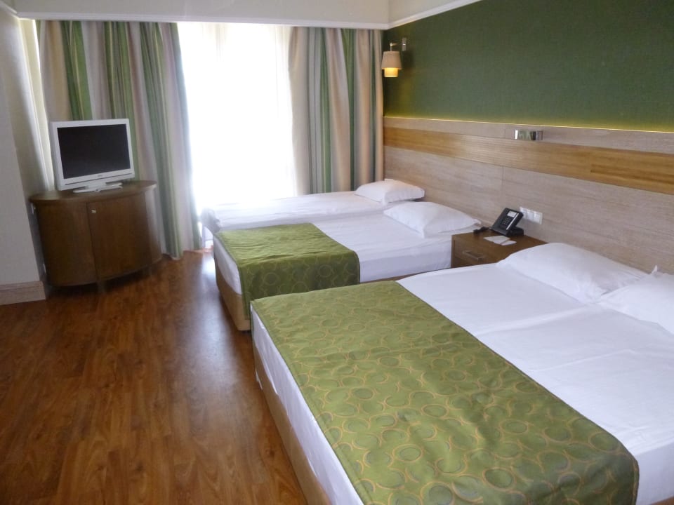 Doppelzimmer 4er Belegung Club Grand Side