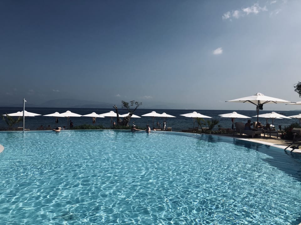 Pool Ikos Dassia