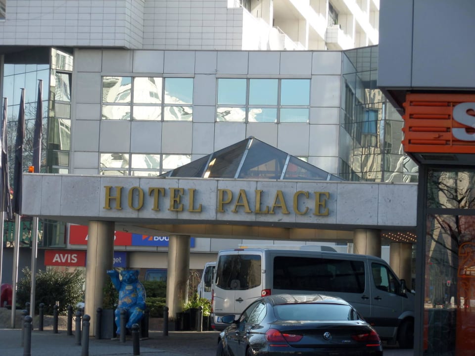 Eingang Hotel Palace Berlin
