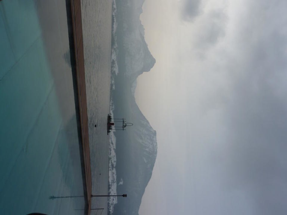 Pool mit Blick auf die Berge Romantik Hotel Im Weissen Rössl
