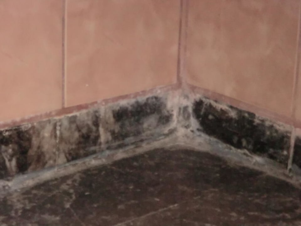 Dreck im Bad Hotel Akropol