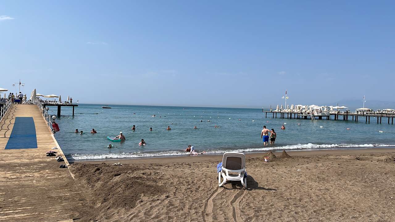 Strand Saturn Palace Resort Hotel