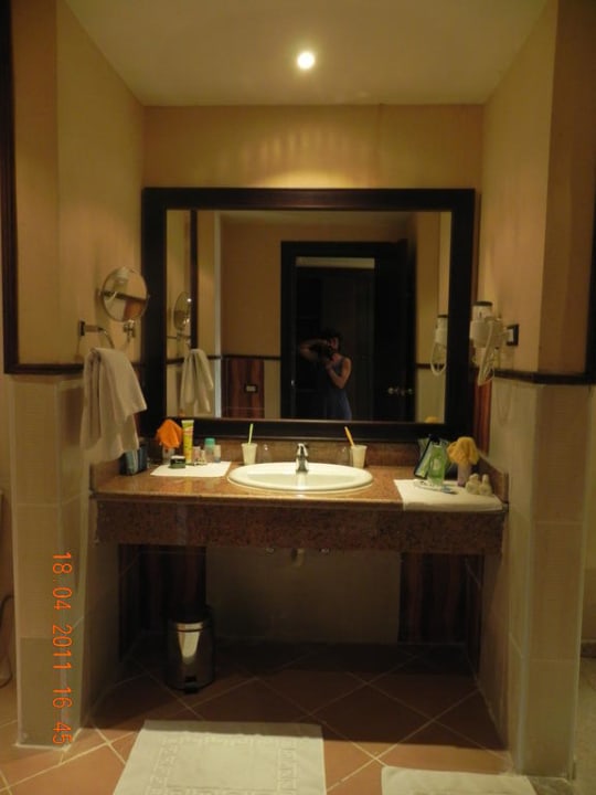 Schönes Badezimmer (Zimmer 406) Pickalbatros Alf Leila Wa Leila Resort - Neverland Hurghada