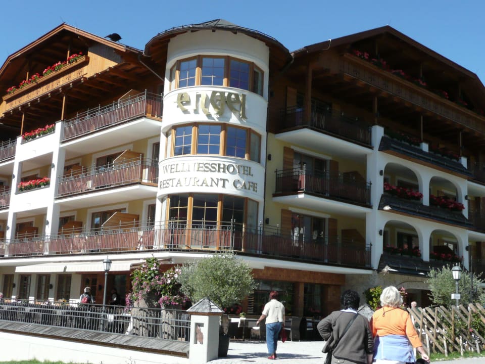 Vorder Seite Wellnesshotel Engel