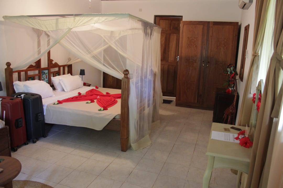 Unser Zimmer mit zwei Toiletten Spice Island Hotel & Resort