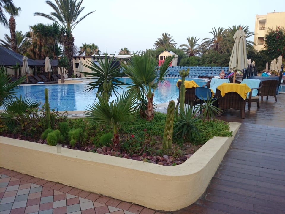    87698787  Hotel Paradis Palace