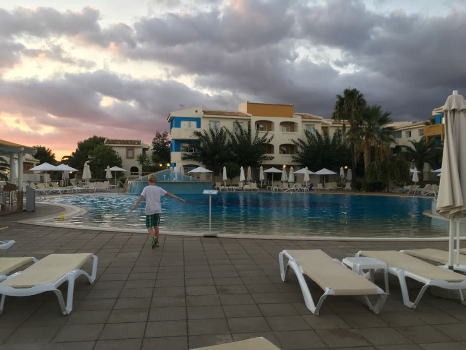 Pool blau punta reina