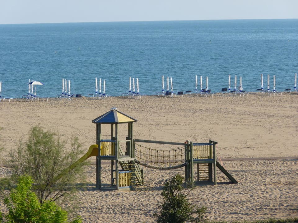Blick von unserem Zimmer zum Strand Bibione Palace