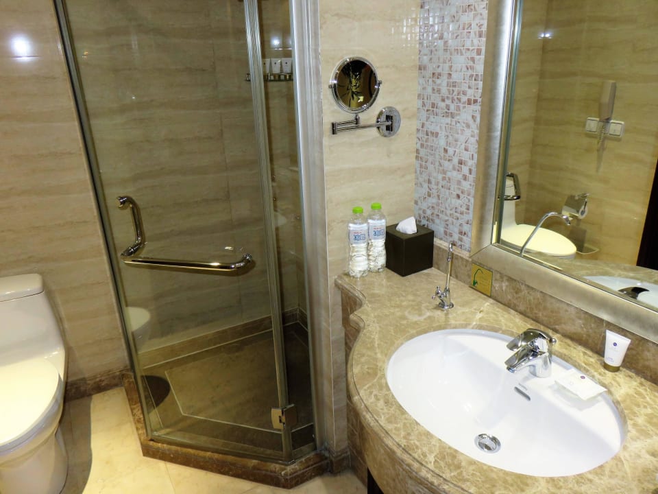 Badzimmer Hotel Grand Mercure Qingdao Airport by Accor