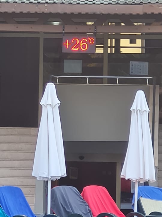 Pool Side Breeze Hotel