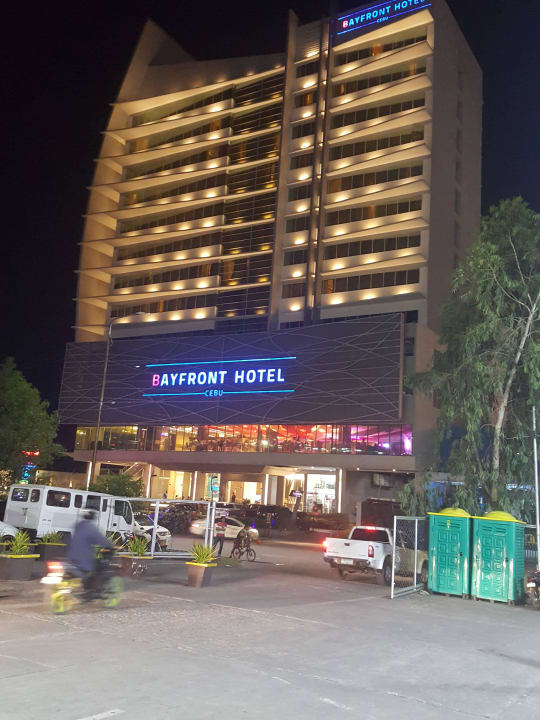 Bayfront am Abend Bayfront Hotel Cebu
