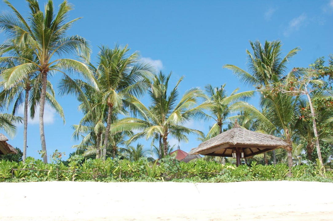 Blick auf die Gartenanlage des Hotels InterContinental Bali Resort