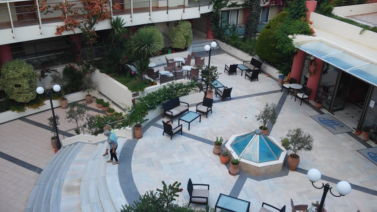 Innenhof Hydramis Palace Beach Resort