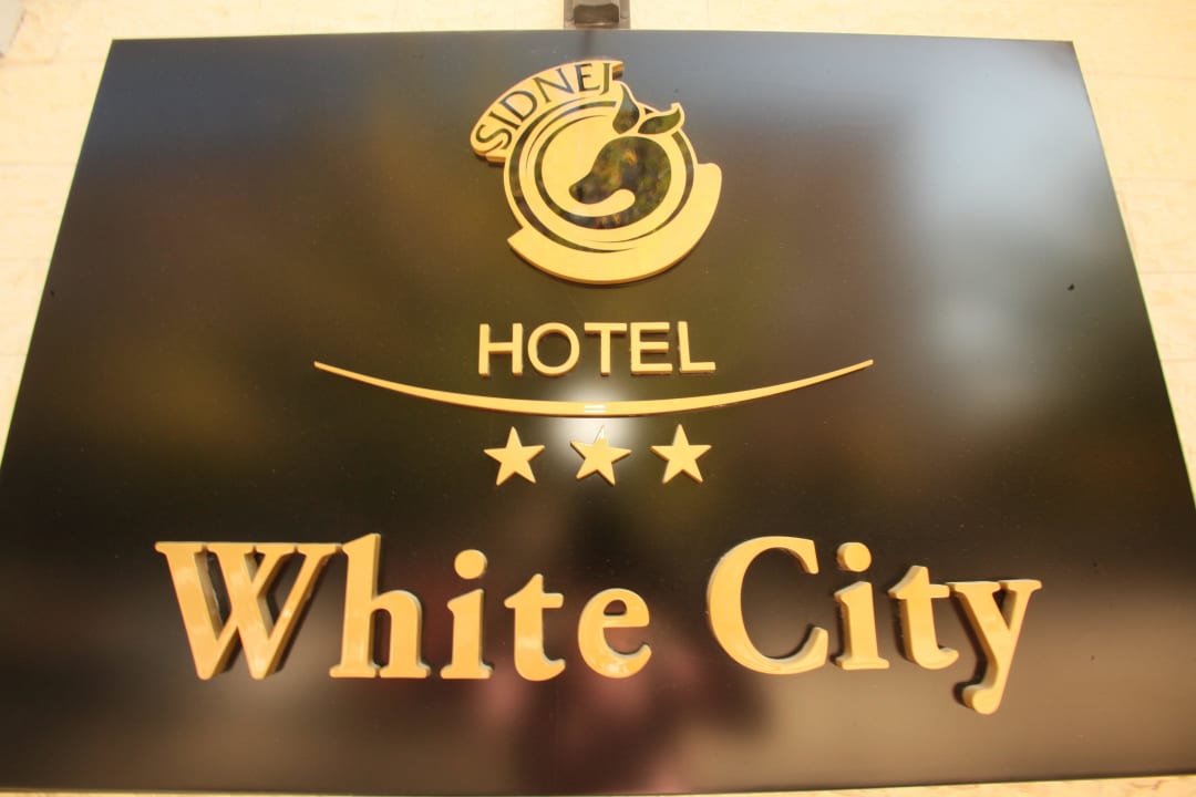 Extremely kind personnel, very good location. Hotel White City