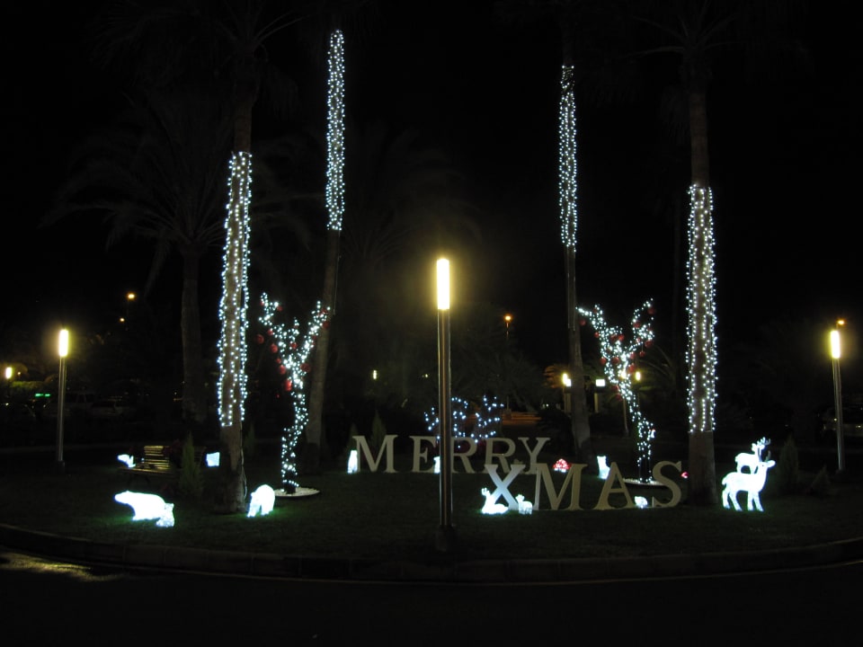 Weihnachtlich geschmückt vor dem Hoteleingang Hotel Riu Gran Canaria