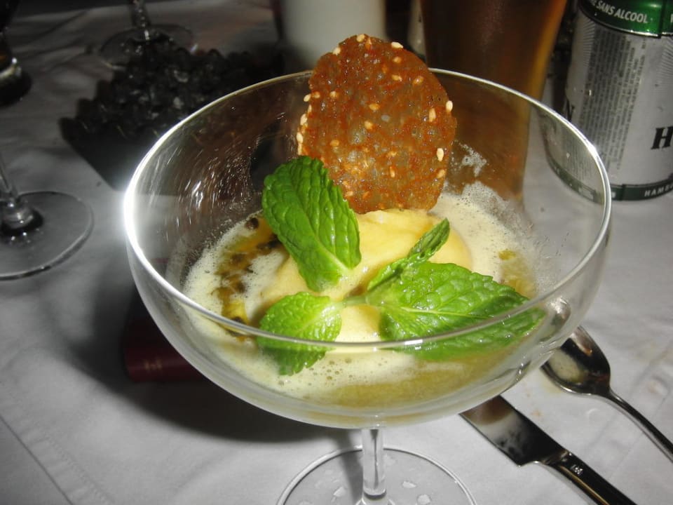 Dessert beim Dinner ROBINSON MALDIVES