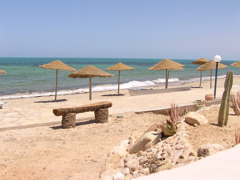 Blick vom Pool zum Strand Zita Beach Resort