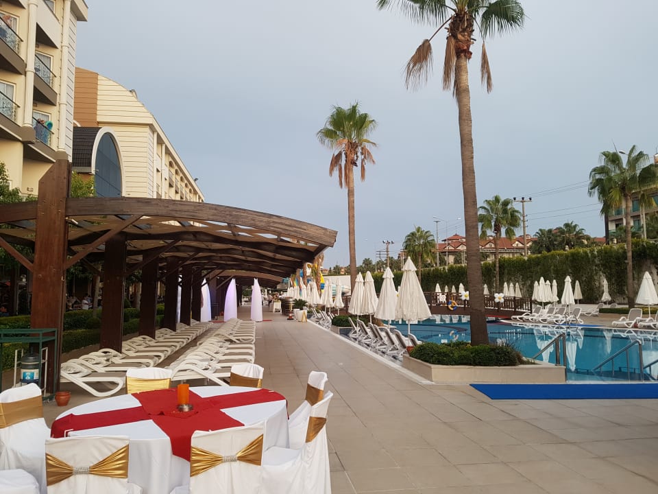 Pool Mary Hotel Side