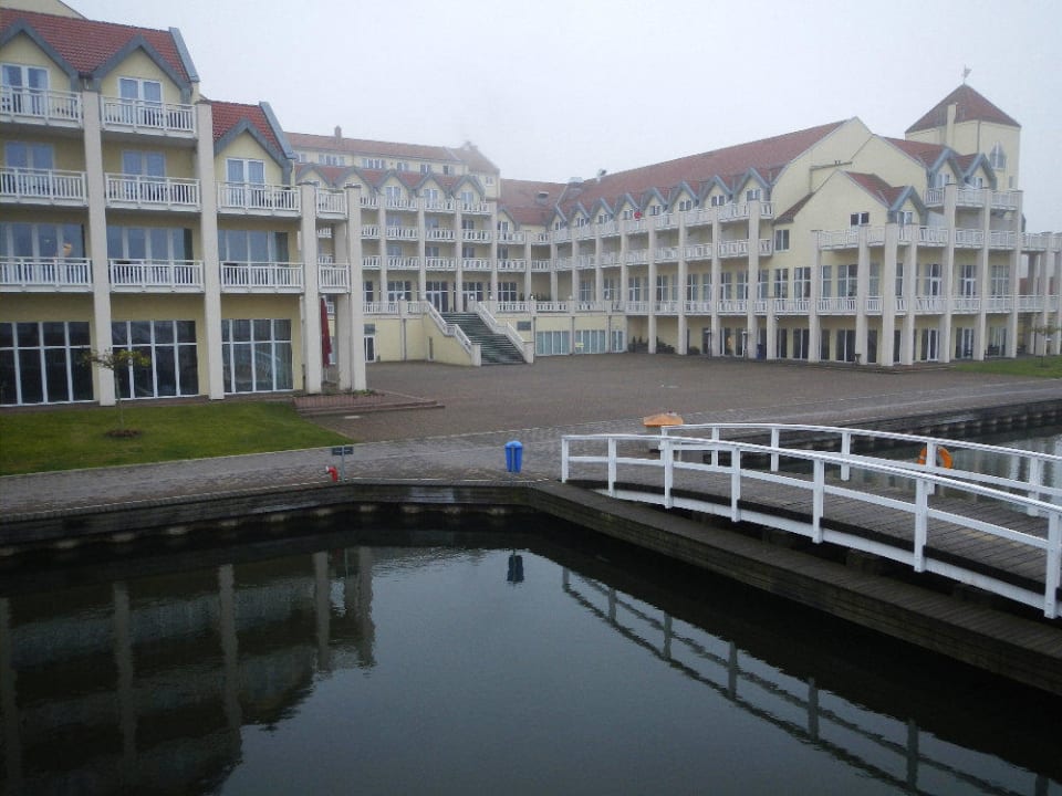 Blick aufs Haupthaus Precise Resort Hafendorf Rheinsberg