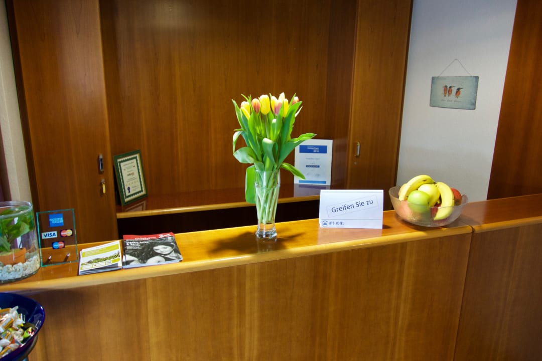 Lobby BTS Hotel Garni