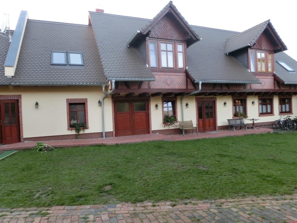 Innenhof - jedes Zimmer mit eigenem Zugang Gasthof zum Slawen