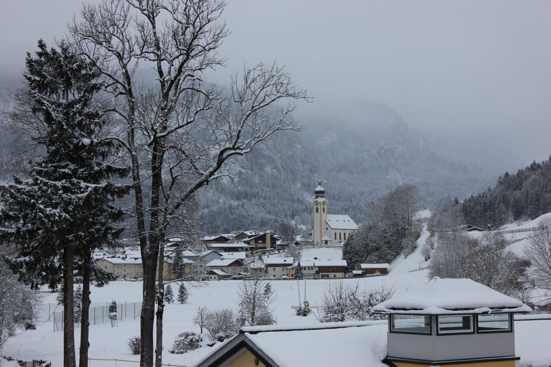 Blick nach Unken Dorf POST Family Resort