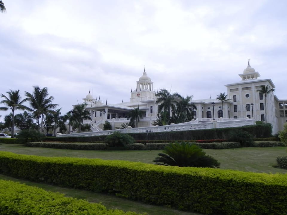 Vor dem Hotel Hotel Riu Palace Punta Cana