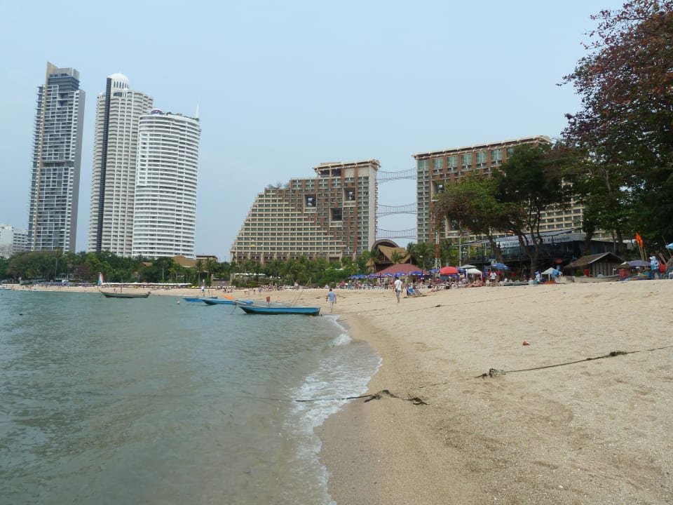 Strand vor dem Hotel Centara Grand Mirage Beach Resort Pattaya