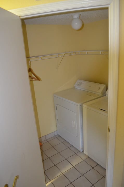 Kammer mit Waschmaschine und Trockner Oak Plantation Resort