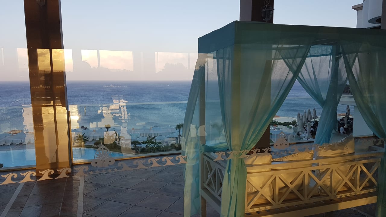 Blick von der Lobby aus auf das offene Meer Atrium Prestige Thalasso Spa Resort & Villas