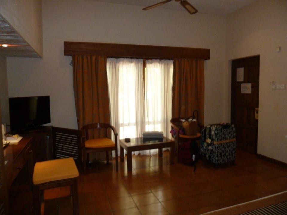 Eingang und Fenster Adaaran Club Rannalhi - All Inclusive