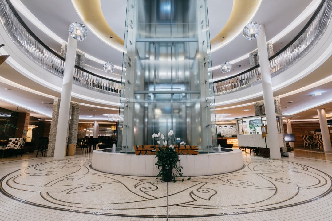 Lobby The Alpine Palace