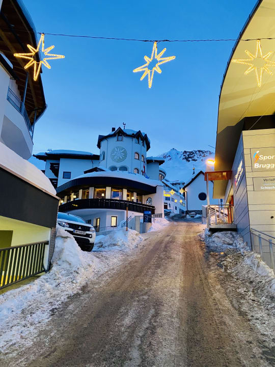 Außenansicht Hotel Edelweiss