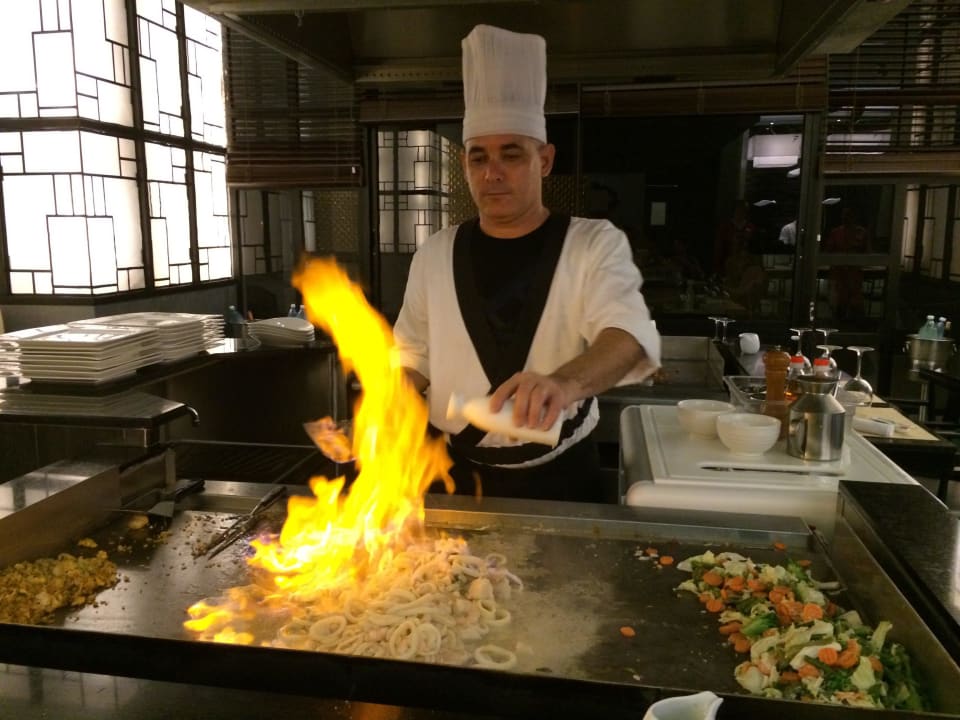 Frontcooking in einem von 5 Restaurants Hotel Melia Varadero