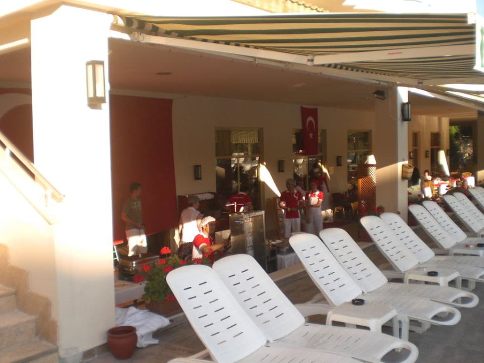 Restaurantaussenanlage Side Breeze Hotel