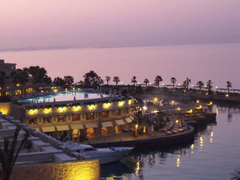 Pool bei Sonnenuntergang Pickalbatros Citadel Resort