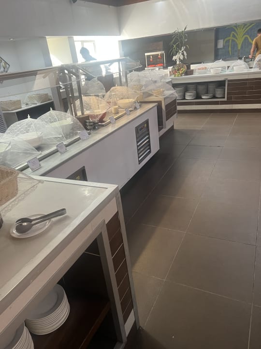 Gastro Crystals Beach Resort Belle Mare, a member of Radisson Individuals