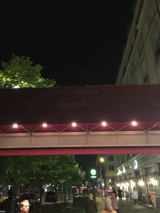 Der Eingang Hotel Adlon Kempinski Berlin