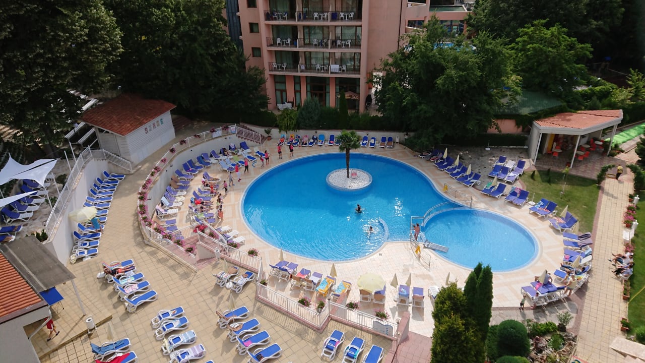 Pool Madara Park Hotel