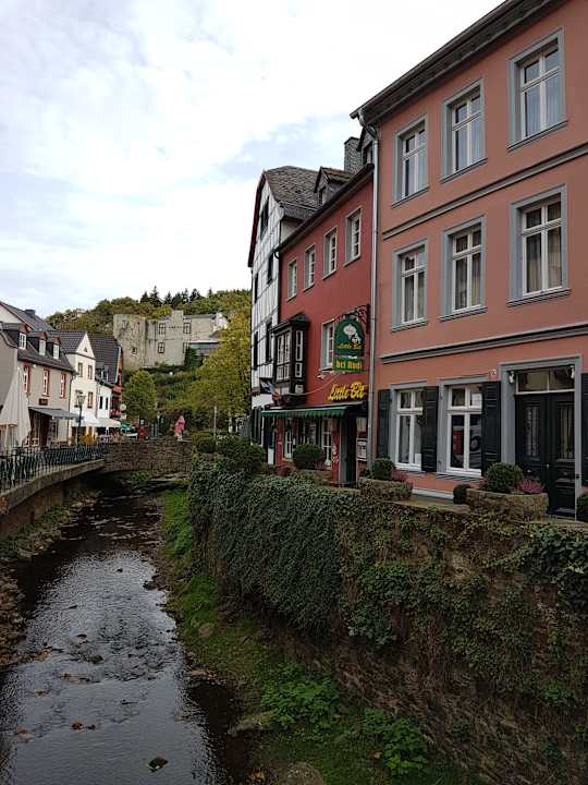 Ausblick Ferienwohnungen Eifelburg