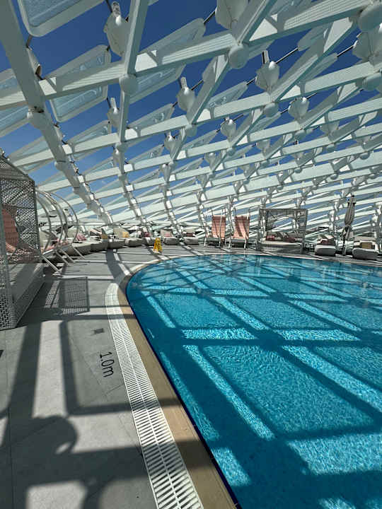 Pool W Abu Dhabi - Yas Island