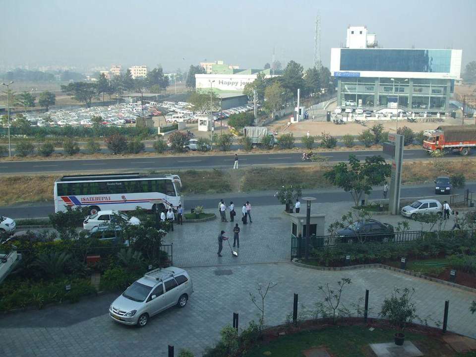 Ausblick auf den Eingang zur Hotelanlage Sayaji Hotel