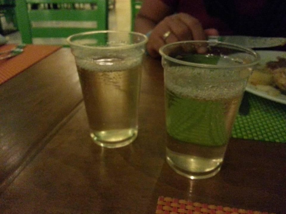 Wein in Plastikbechern den man selber holen muss Domina Coral Bay Resort, Diving , Spa & Casino