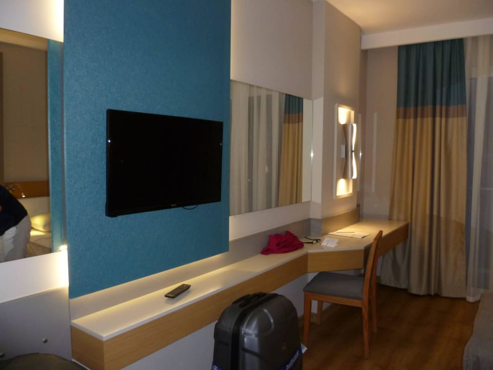 Fernseher Palm World Side Resort & Spa