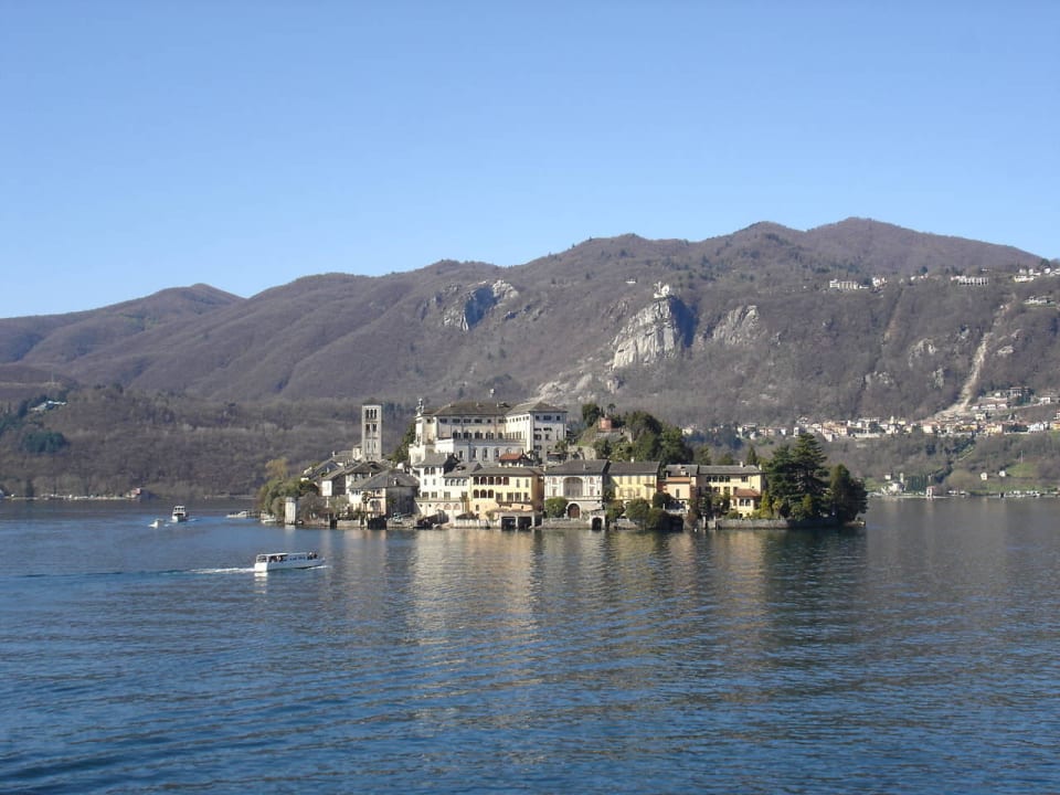 Blick vom Hotel zur Isola San Giulio Hotel Leon D'Oro